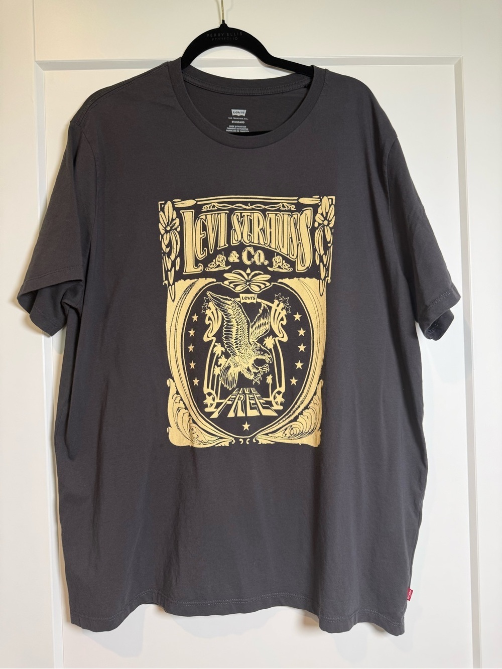 Levi’s Strauss & Co. Graphic T-Shirt XXL Gray Eagle “Live Free” Short Sleeve Tee